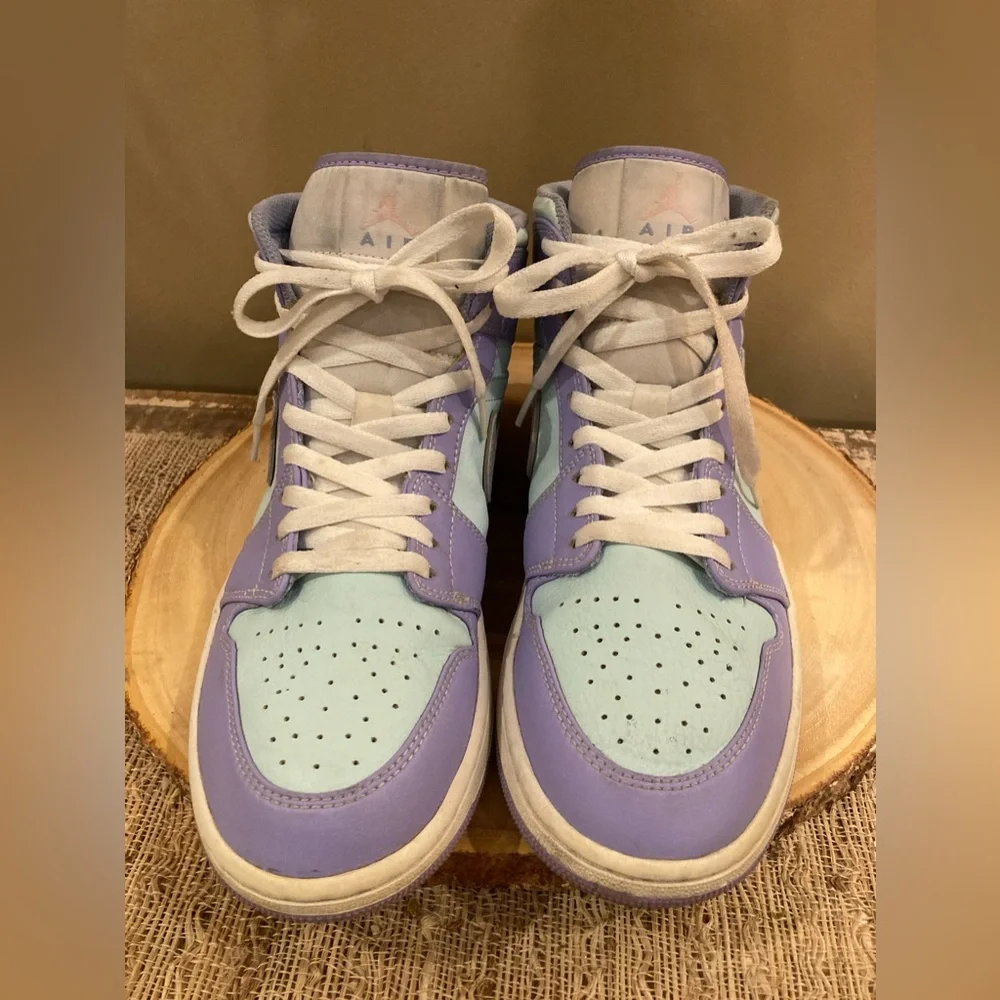 Air Jordan 1 Mid Purple Pulse 554724-500 Sz-11 White & Purple‎